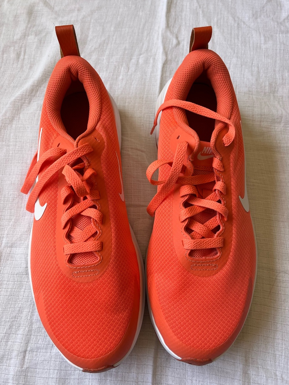 Nike Legend Essential 4 Walking Shoe NWOT